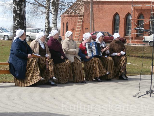 ,,Rudzutaka,, piedalās karoga pasniegšanas svētkos Indrā 01.05.2013.g.